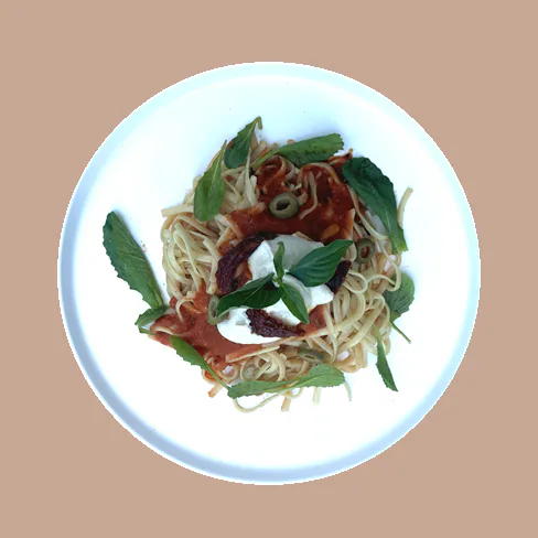 pasta Pomodoro con queso de anacardo